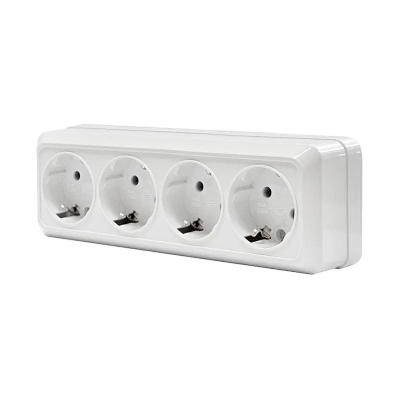 Розетка Legrand 3 гнезда с заземлением шторками белая